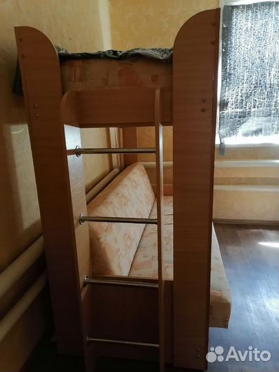 Кровать двухьярусная