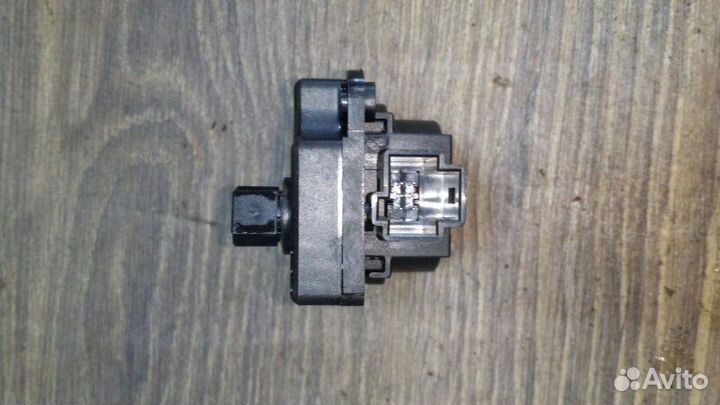 Привод заслонки отопителя Ford Focus седан 2013