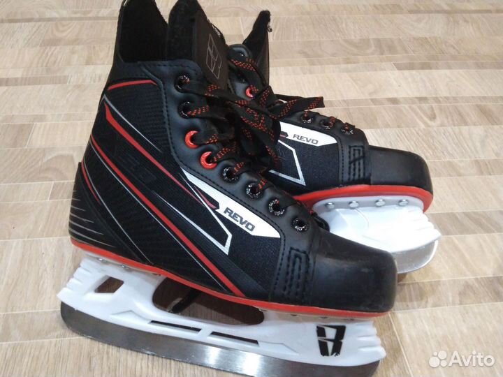 Хокенный коньки