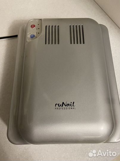 Маникюрная лампа