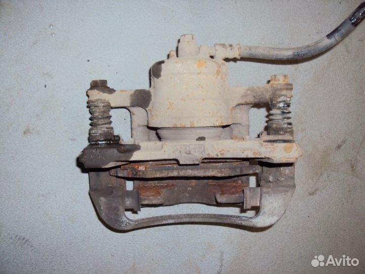 Передний тормозной суппорт Chevrolet Aveo Т250