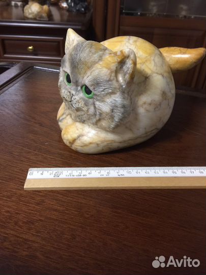 Кот из натурального камня