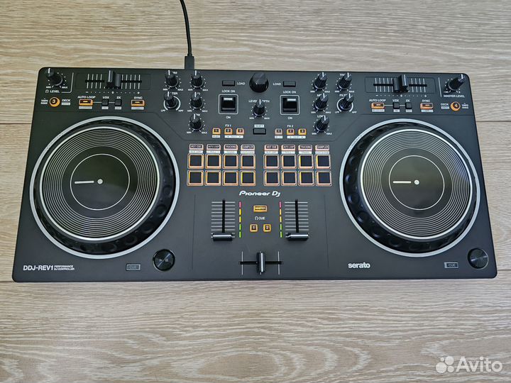 DJ-контроллер Pioneer DDJ-REV1