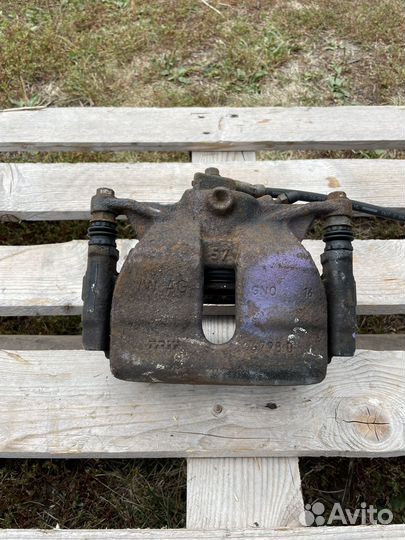 Суппорт передний левый Audi A3 2013 1.8 cjsa