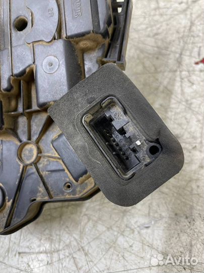 Замок двери Передней правой Volkswagen Polo 5