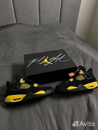 Nike air Jordan 4 thunder