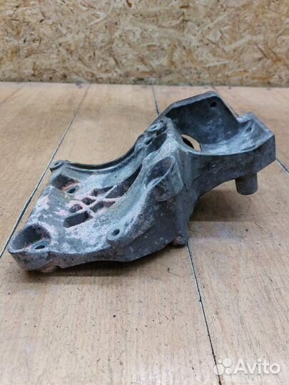 Кронштейн кондиционера Opel Insignia A20DTH 2010