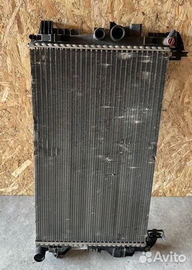 Радиатор охлаждения двигателя Mercedes-Benz Viano