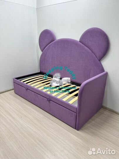 Детская кровать с мягкой спинкой