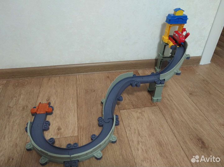 Трек с паровозиком