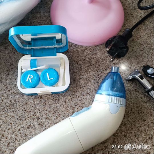 Зеркало, фен, канекалон, аппарат от прыщей