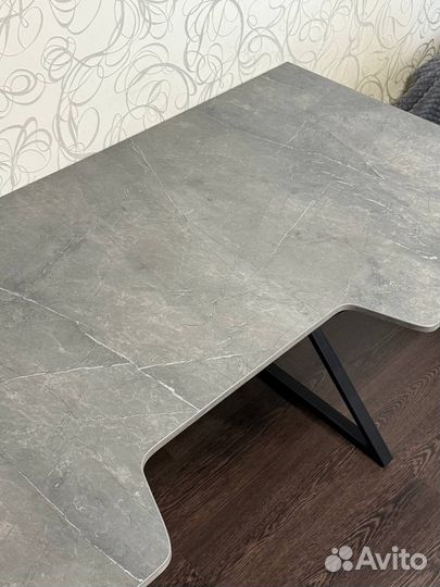 Компьютерный стол лофт с вырезом