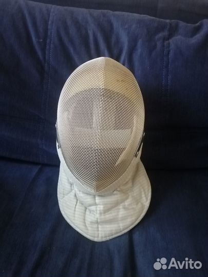 Фехтовальная маска и куртка на мальчика