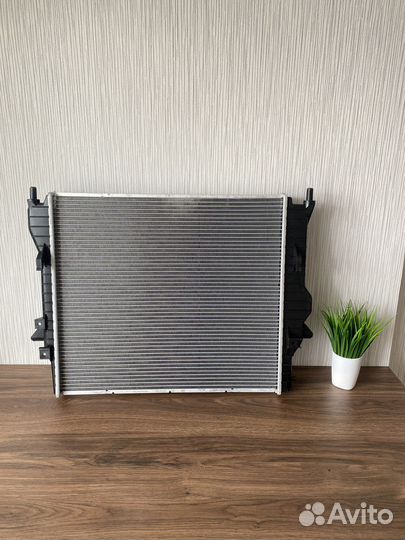 Радиатор основной Jaguar XF XJ 3.0 4.2 бензин