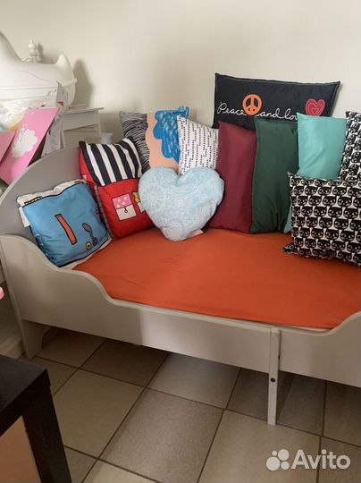 Фломастеры, мелки, игрушки, детские тарелки икеа