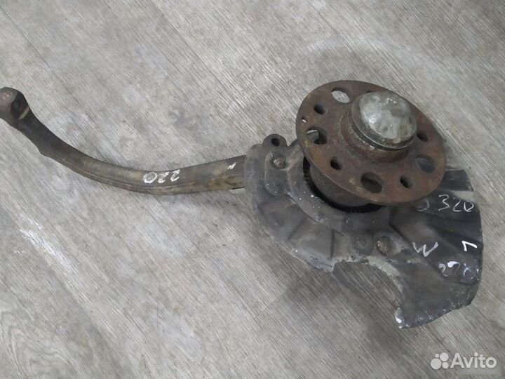 Кулак поворотный левый Mercedes-Benz S W220