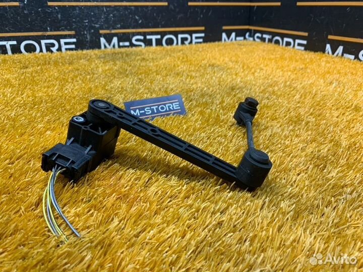 Датчик высоты дорожного просвета задний правый