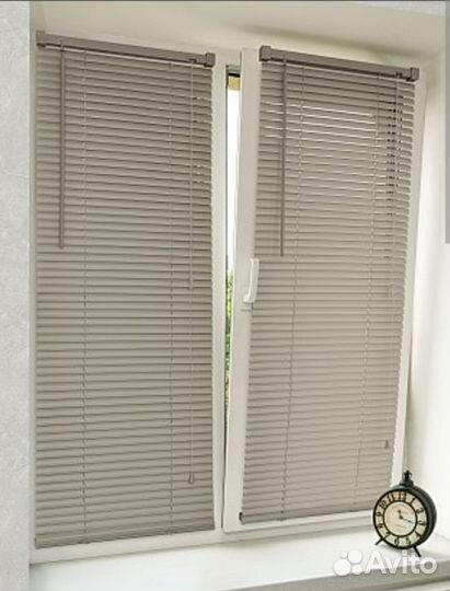 Жалюзи горизонтальные на окно