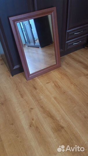 Зеркало на стену 50*70 в деревянной раме