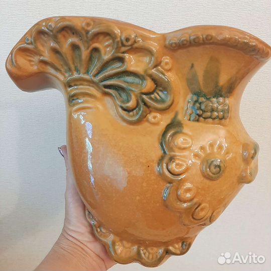 Керамическое настенное кашпо