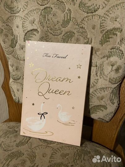 Палетка теней too faced