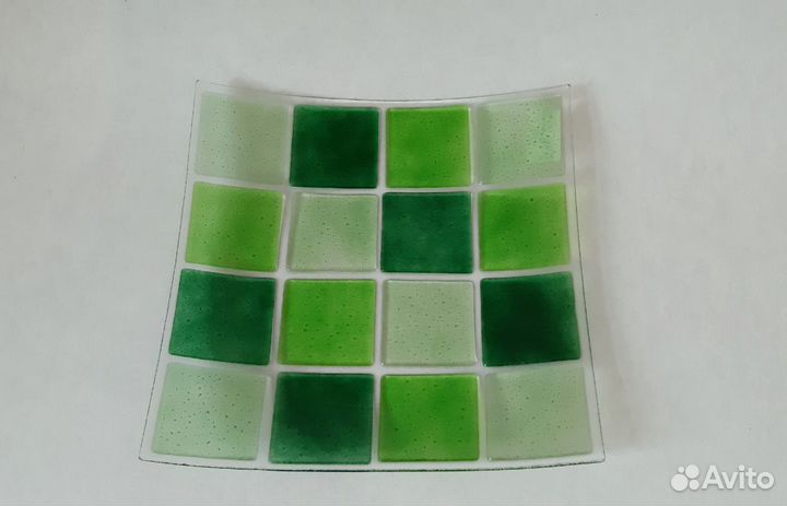 Стеклянная посуда. Блюдо зелёное 30х30 см