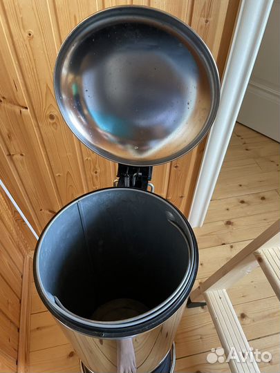 Мусорное ведро с контейнером