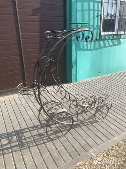 Кованная цветочница