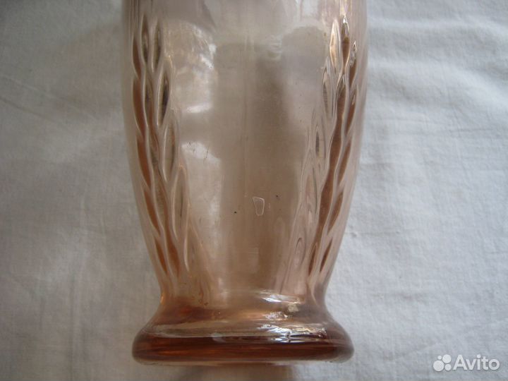 Ваза, карамельное стекло (на боках с колосками)