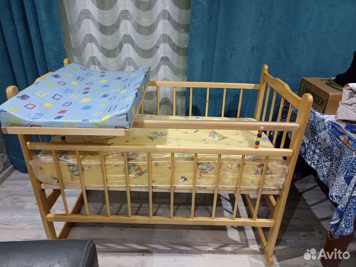 Пеленальная доска на кроватку