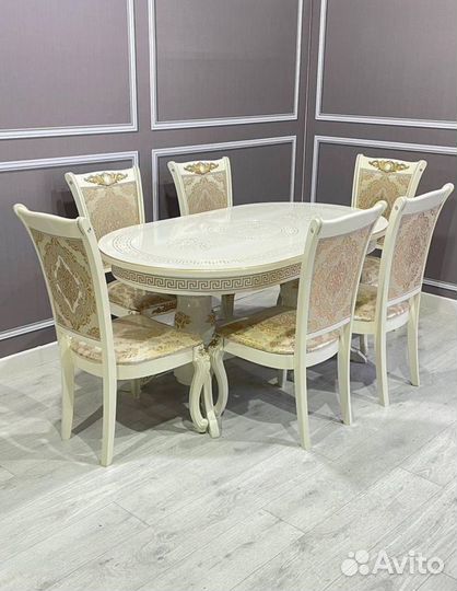 Обеденный стол и стулья