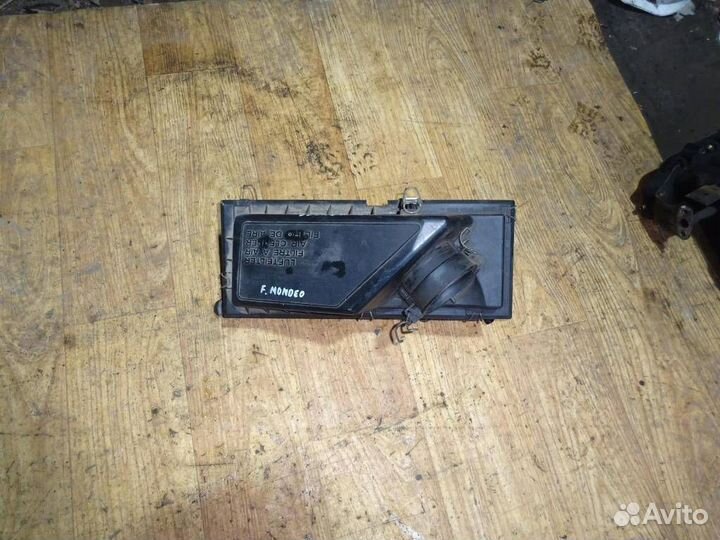 Корпус воздушного фильтра Ford Mondeo I 1993-1996