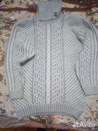 Свитер шерстяной