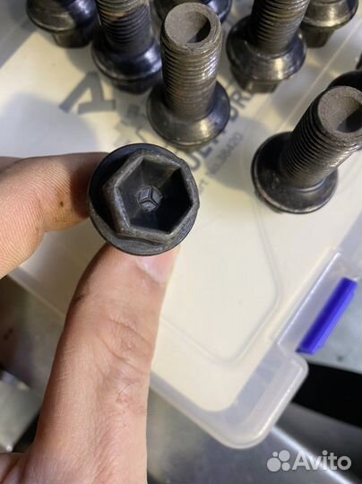 Оригинальные колесные болты mercedes