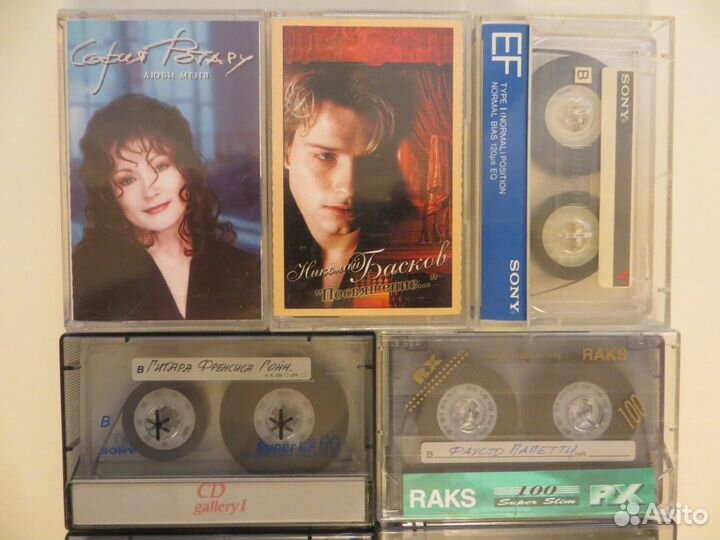 Аудиокассеты с записями оркестров, танго, гитара