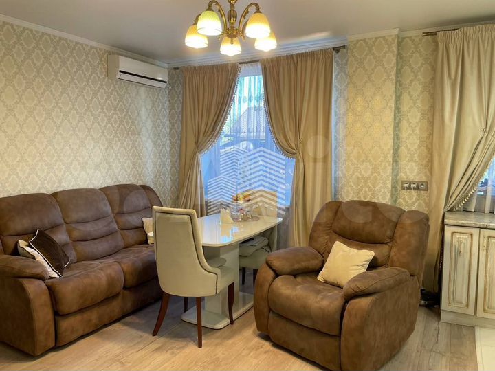 1-к. квартира, 42 м², 1/4 эт.