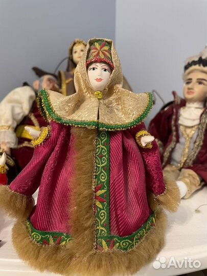 Статуэтка кукла