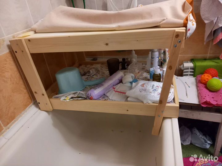 Пеленальный столик на ванную
