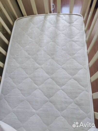 Детская кроватка с матрасом