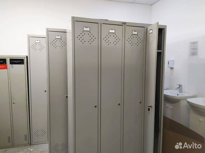 Шкаф металлический для раздевалок