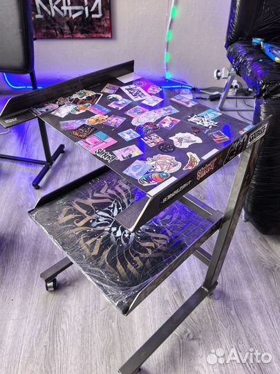 Столик металлический