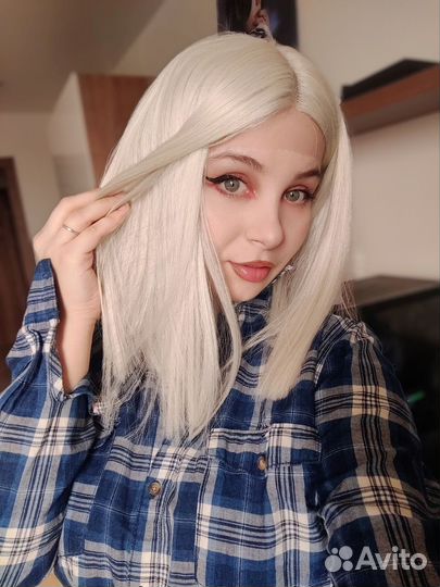 Парик блонд белоснежный на сетке каре