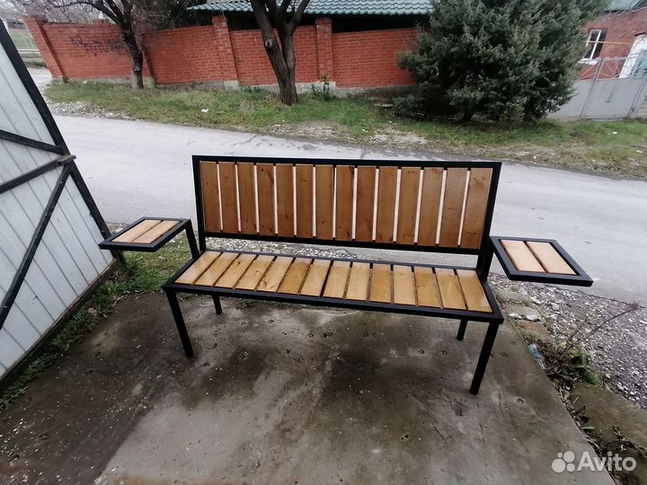 Садовая скамейка