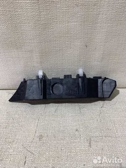 Кронштейн правый бампера Kia Rio 2011-2015