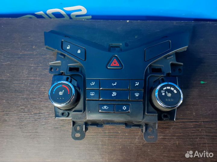 Блок управления печкой Chevrolet Cruze