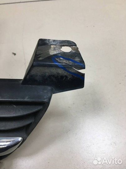 Решетка радиатора левая Nissan Almera