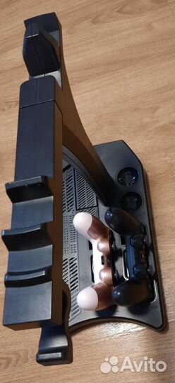 PS4 PRO с охлаждающей подстакой и аксессуарами
