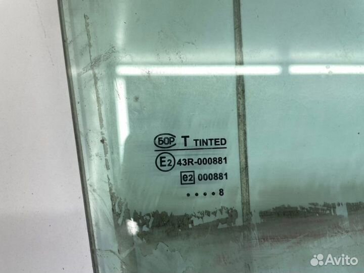 Стекло двери переднее правое Газ Волга 31105