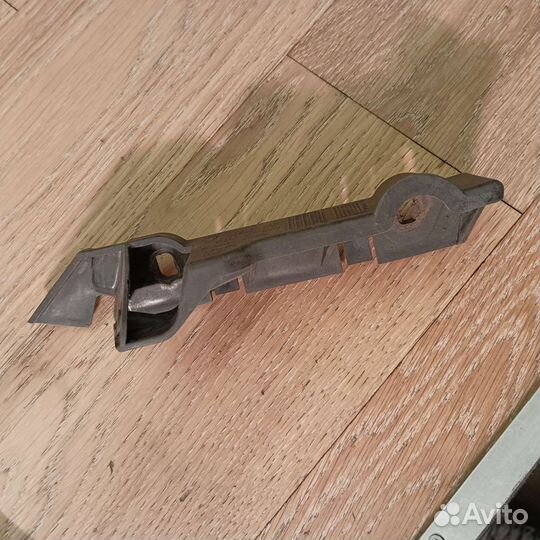 Крепление бампера переднее левое Audi A5 8T