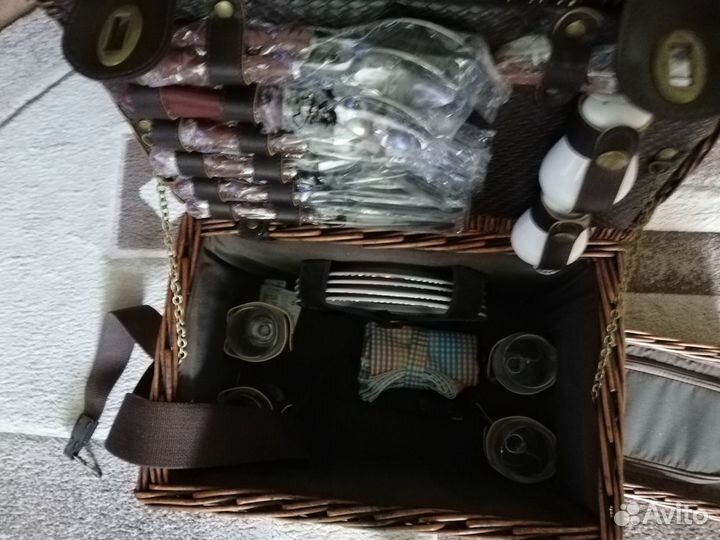 Набор для пикника в чемодане